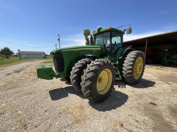 Image of John Deere 8520 Primary image