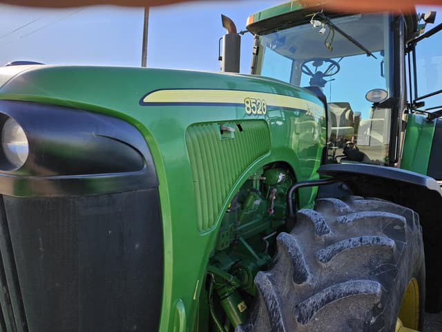 Image of John Deere 8520 equipment image 3