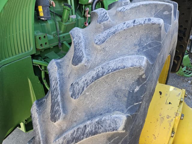 Image of John Deere 8520 equipment image 2