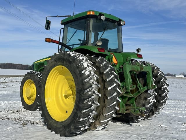 Image of John Deere 8520 equipment image 1