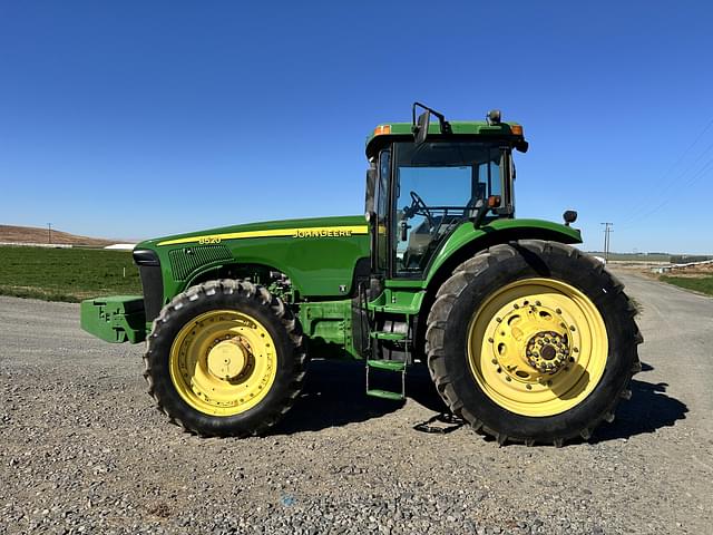 Image of John Deere 8520 equipment image 1