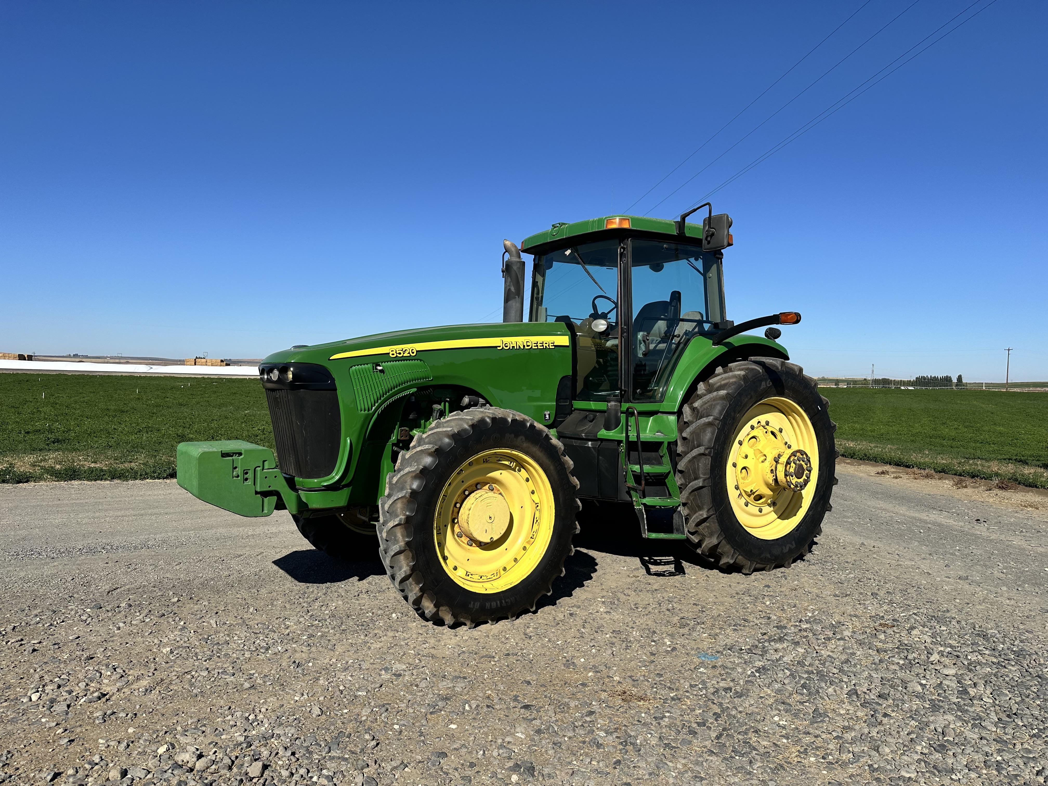 Main image John Deere 8520