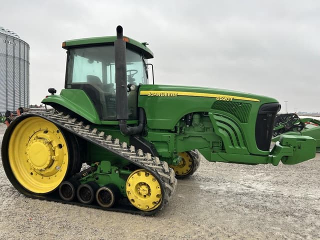 Image of John Deere 8520T equipment image 1