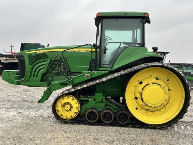 Image of John Deere 8520T equipment image 2