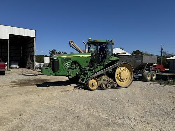 Image of John Deere 8520T equipment image 1