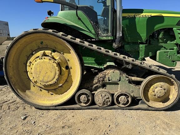 Image of John Deere 8520T equipment image 2