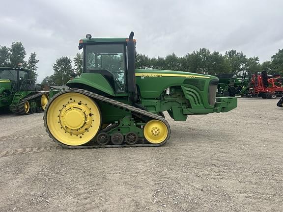 Image of John Deere 8520T equipment image 4