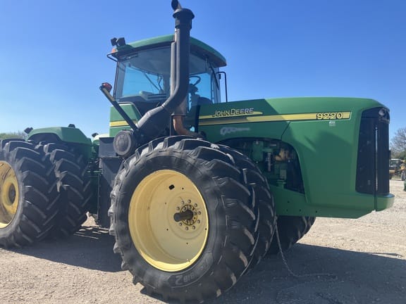 2004 John Deere 9220 Equipment Image0