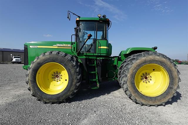 Image of John Deere 9220 equipment image 2