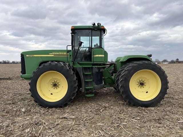 Image of John Deere 9220 equipment image 1