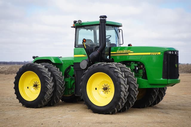 Image of John Deere 9220 equipment image 2