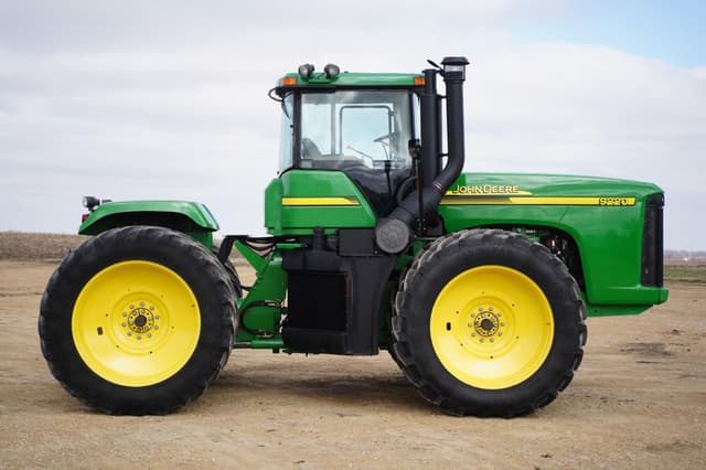 Image of John Deere 9220 equipment image 3