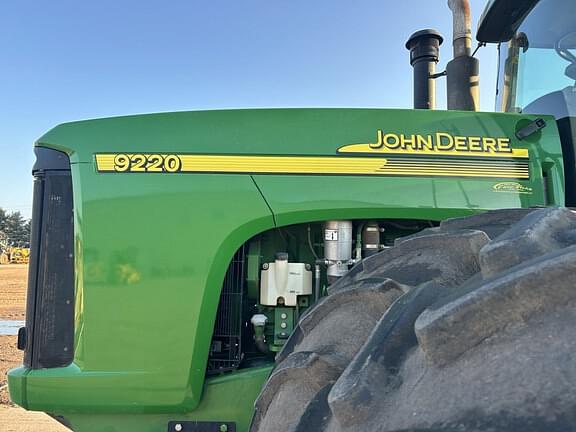 Image of John Deere 9220 equipment image 2