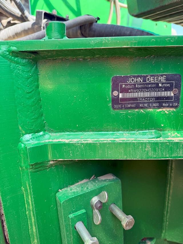 Image of John Deere 9220 equipment image 2