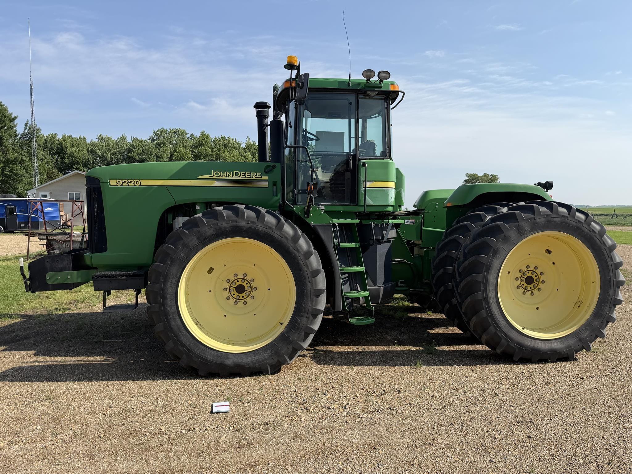 2004 John Deere 9220 Equipment Image0