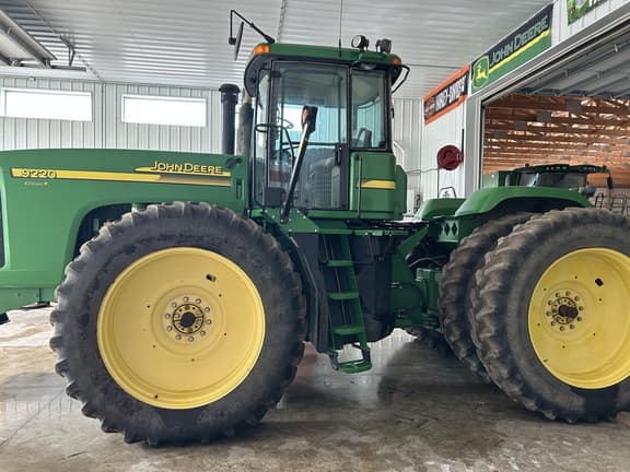 Image of John Deere 9220 equipment image 1