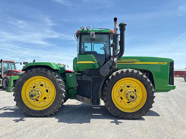 Image of John Deere 9220 equipment image 1