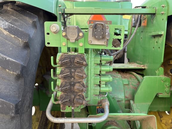 Image of John Deere 9220 equipment image 4