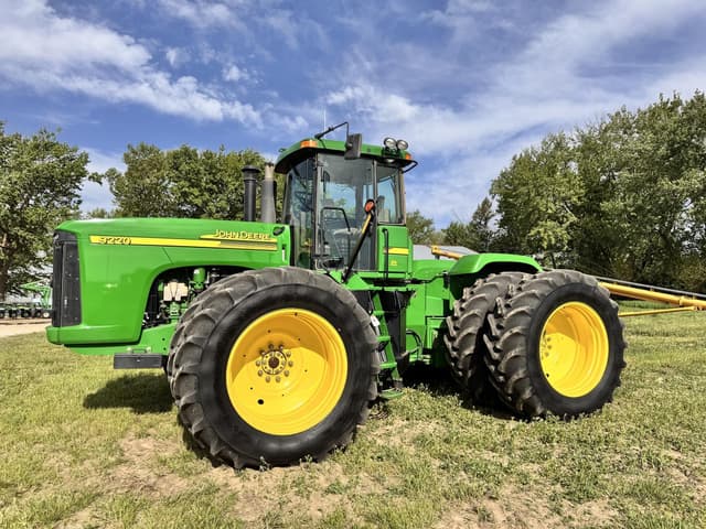 Image of John Deere 9220 equipment image 1