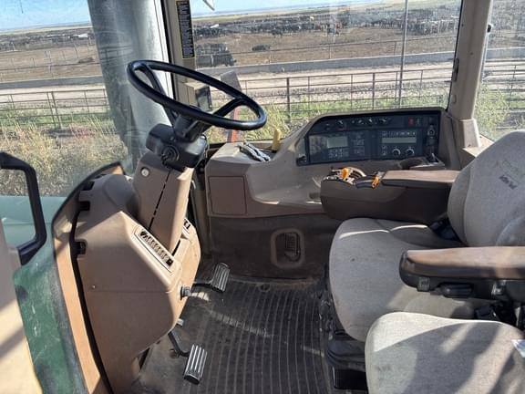 Image of John Deere 9220 equipment image 4