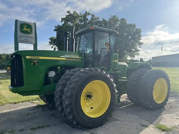Image of John Deere 9220 equipment image 2