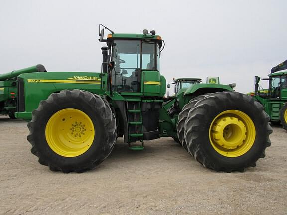 Image of John Deere 9320 equipment image 1