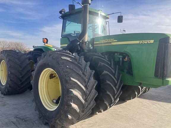 Image of John Deere 9320 equipment image 1