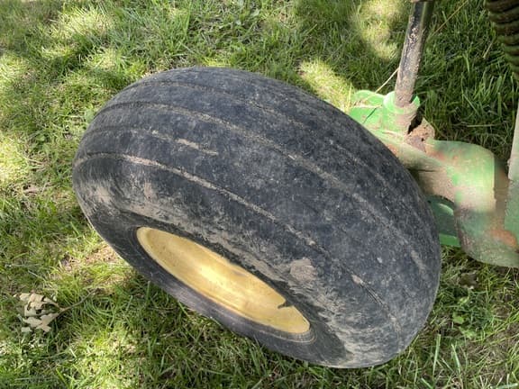 Image of John Deere 946 equipment image 4