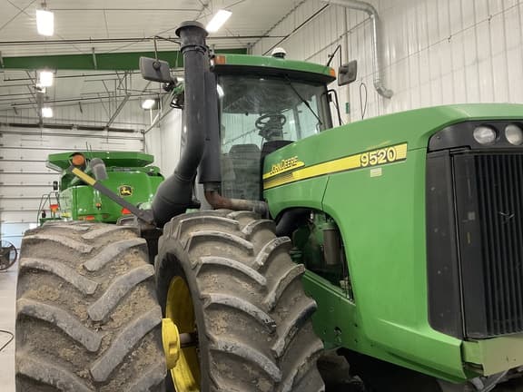 Image of John Deere 9520 equipment image 1