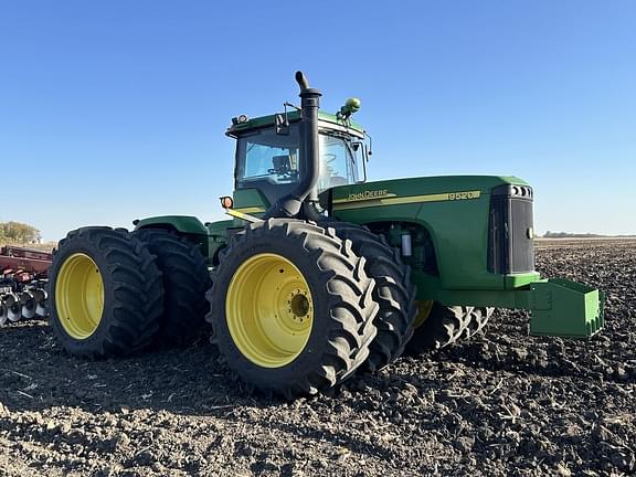 Image of John Deere 9520 equipment image 1