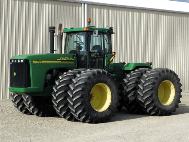 Image of John Deere 9520 equipment image 1