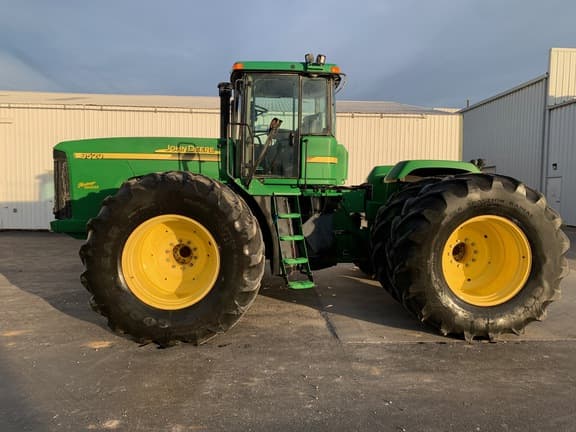 Image of John Deere 9520 equipment image 1