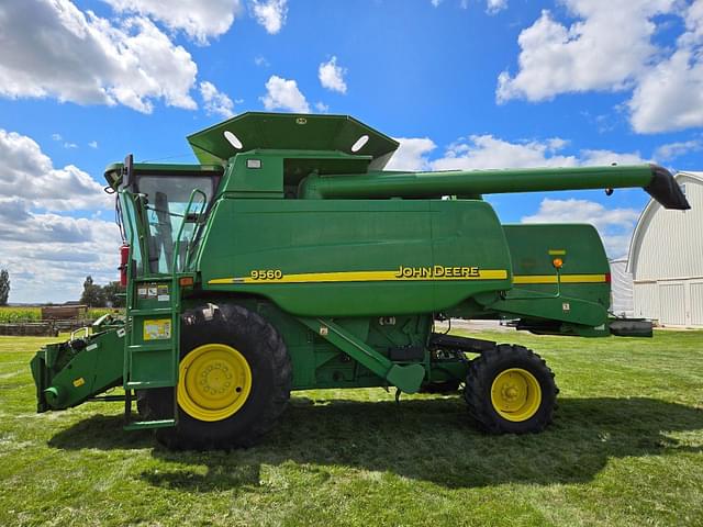 Image of John Deere 9560 equipment image 1