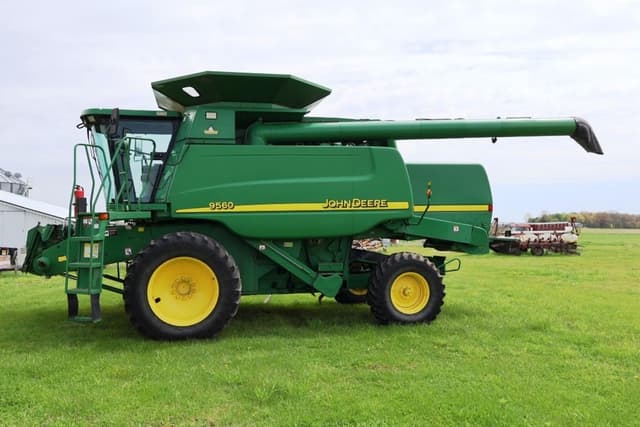 Image of John Deere 9560 equipment image 3