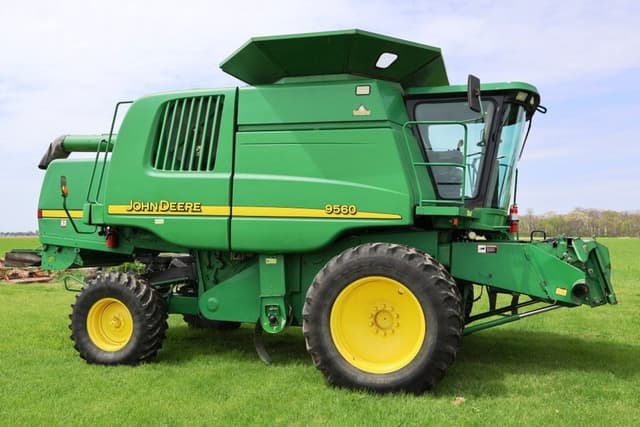 Image of John Deere 9560 equipment image 4
