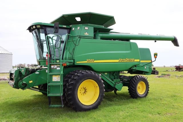 Image of John Deere 9560 equipment image 1