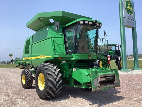 2004 John Deere 9560 STS Equipment Image0