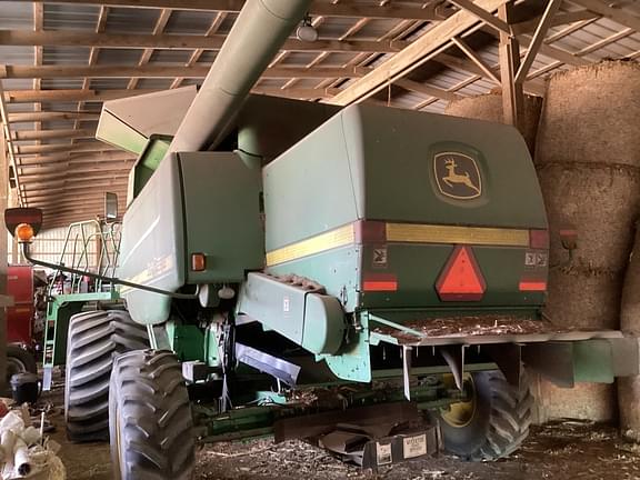 Image of John Deere 9560 equipment image 1