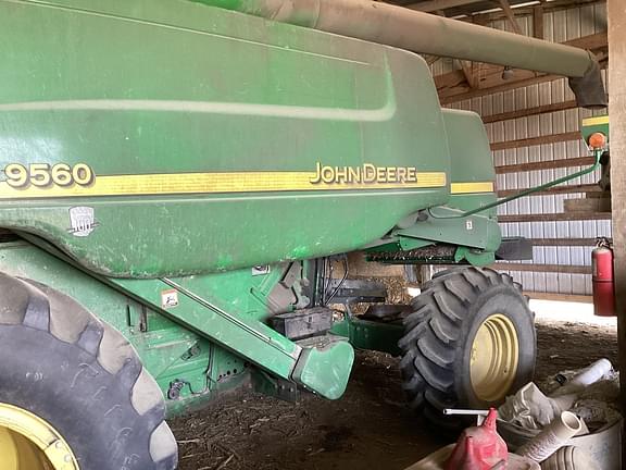 Image of John Deere 9560 equipment image 2