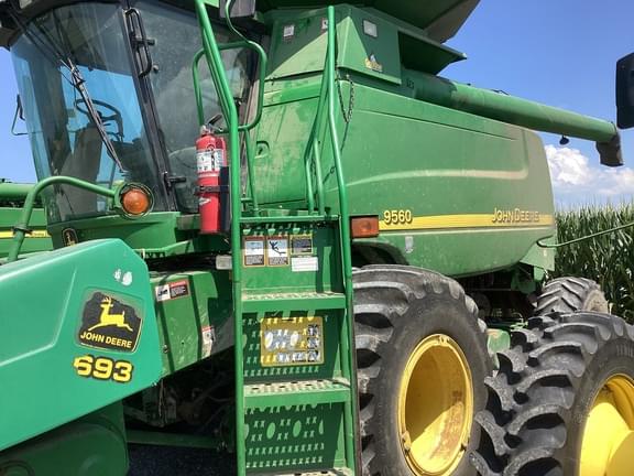 Image of John Deere 9560 equipment image 1