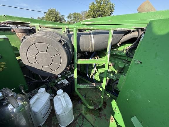 Image of John Deere 9560 equipment image 3