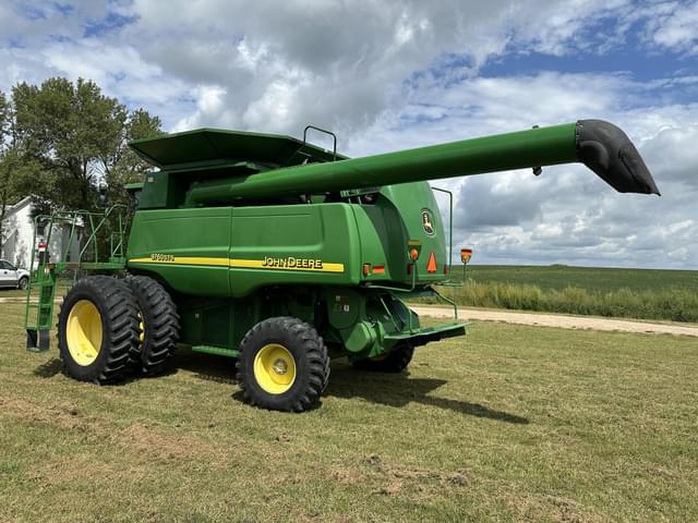 Image of John Deere 9760 STS equipment image 2