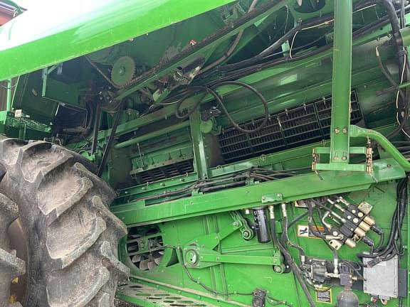 Image of John Deere 9760 STS equipment image 2