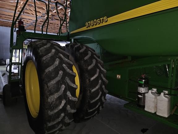 Image of John Deere 9760 STS equipment image 3