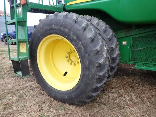 Image of John Deere 9760 STS equipment image 2
