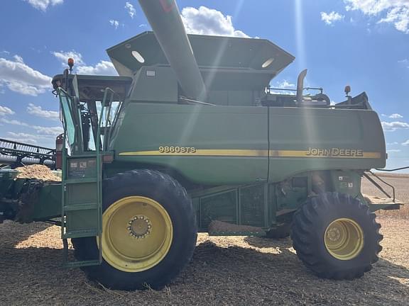 Image of John Deere 9860 STS equipment image 4