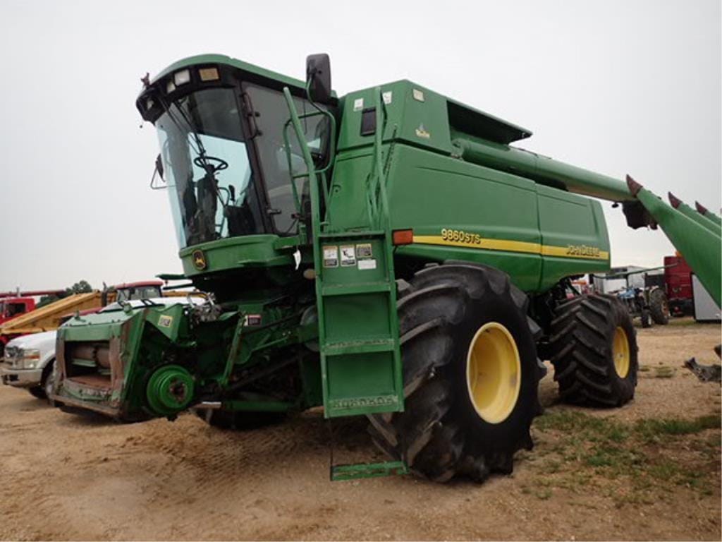2004 John Deere 9860 STS Equipment Image0