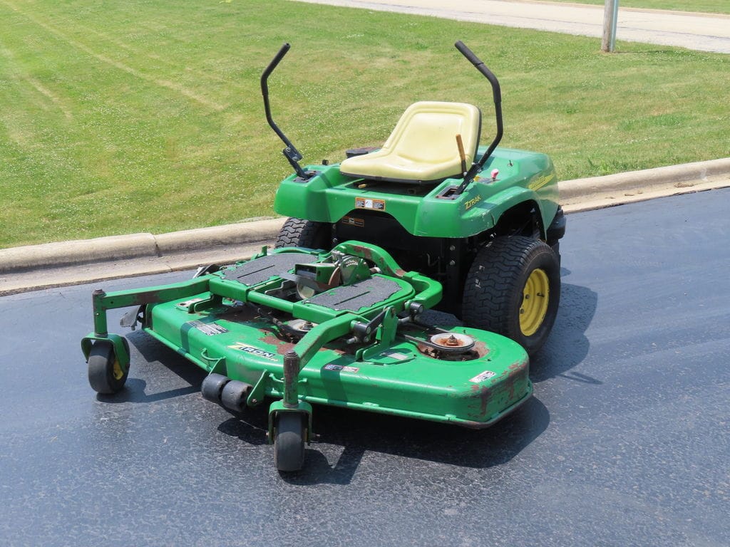 Main image John Deere F687