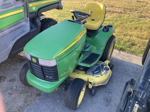 2004 John Deere GT235 Image