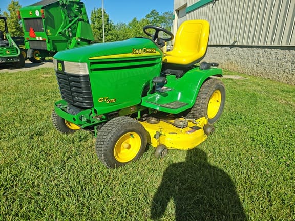 2004 John Deere GT235 Equipment Image0